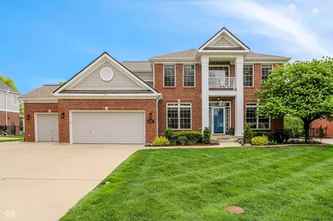 4207 Honeysuckle Ln, Zionsville, IN 46077