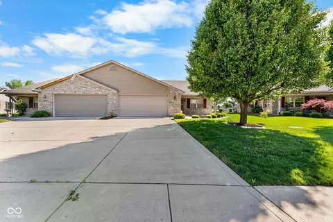 1633 Vidalia Ct, Greenwood, IN 46143