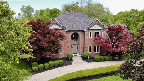 152 Derbyshire Dr, Indianapolis, IN 46229
