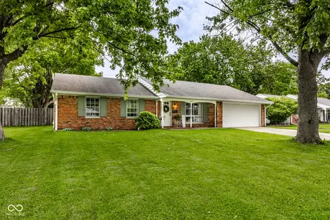 829 Willark Dr, New Whiteland, IN 46184
