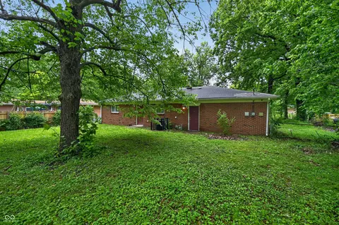 5511 Laurel Hall Dr, Indianapolis, IN 46226
