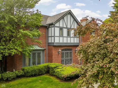 5015 Plantation Dr, Indianapolis, IN 46250