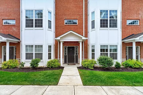 856 S Park Trail Dr, Carmel, IN 46032