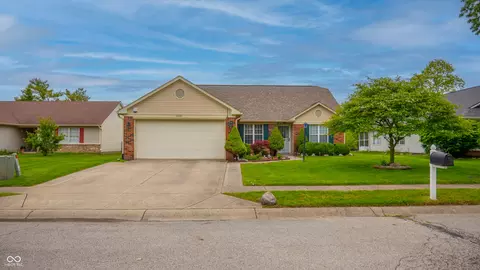 1605 Warren Lake Ct, Indianapolis, IN 46229