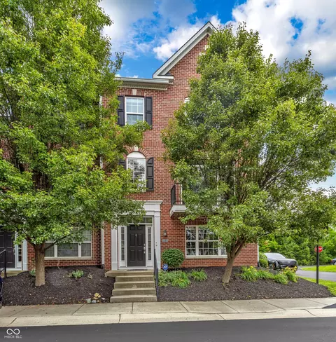 8233 Dan Allen Dr, Fishers, IN 46038