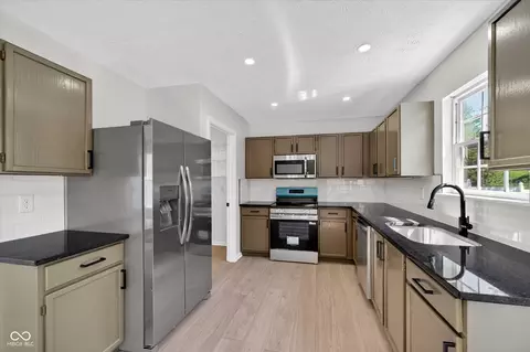 Kitchen - 2145 Shadowbrook Dr, Plainfield, IN 46168 photo 1 of 2
