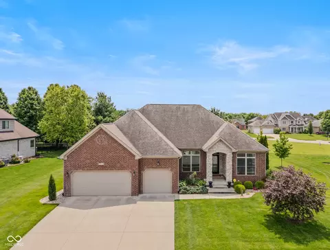 3831 Sycamore Bend Ct, Columbus, IN 47203