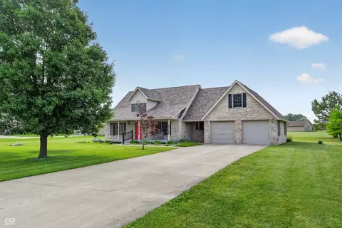 3305 E Waterview Dr, Muncie, IN 47302