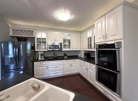 Kitchen - 2094 Seneca Ln, Plainfield, IN 46168 photo 3 of 5