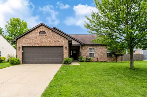 755 Booneway Ln, Bargersville, IN 46106