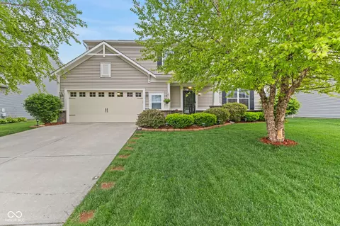 1233 Old Vines Trl, Greenwood, IN 46143