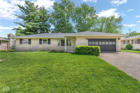 1027 E Logan St, Brownsburg, IN 46112