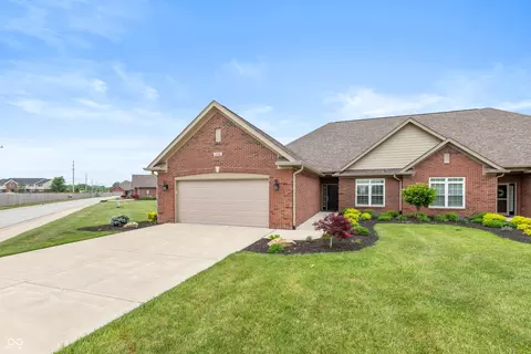 2899 Grandview Ln, Greenwood, IN 46143