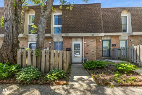 7453 Country Brook Dr, Indianapolis, IN 46260
