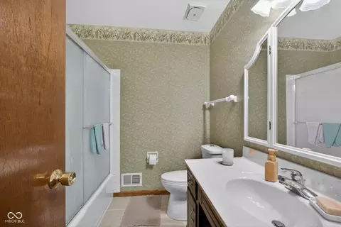 Bath - 982 E Coonpath Rd, Spencer, IN 47460 photo 2 of 2