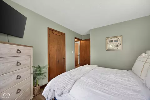 Bedroom - 982 E Coonpath Rd, Spencer, IN 47460 photo 4 of 4