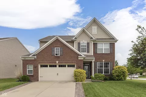 2689 Falcon Dr, Greenwood, IN 46143