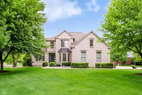 896 Silverleaf Dr, Greenwood, IN 46143