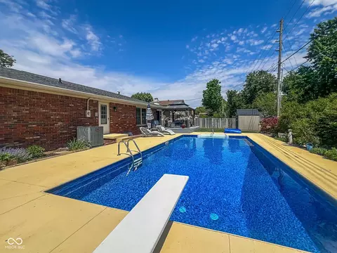 Exterior - 3345 30th St, Columbus, IN 47203 photo 9 of 14