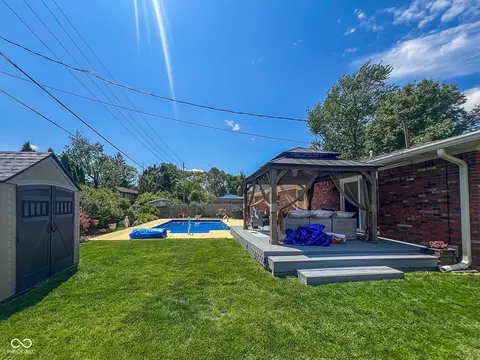 Exterior - 3345 30th St, Columbus, IN 47203 photo 5 of 14