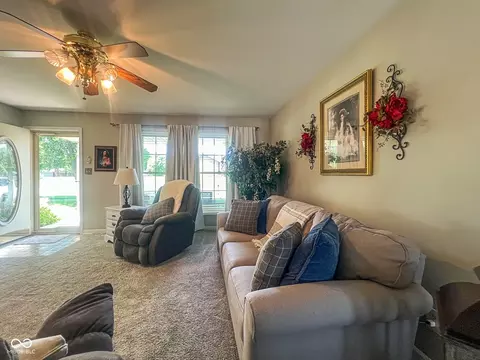 Living - 3345 30th St, Columbus, IN 47203 photo 2 of 5