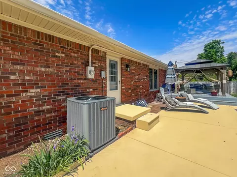 Exterior - 3345 30th St, Columbus, IN 47203 photo 3 of 14