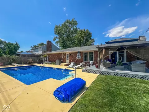 Exterior - 3345 30th St, Columbus, IN 47203 photo 7 of 14