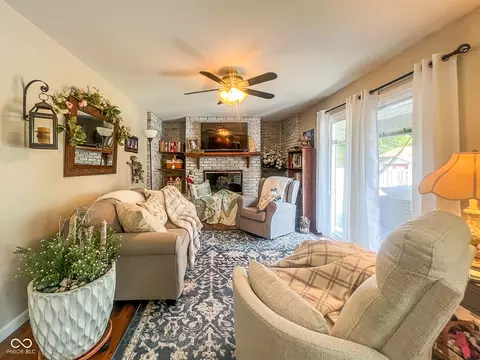 Living - 3345 30th St, Columbus, IN 47203 photo 5 of 5