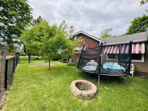 Exterior - 2722 17th St, Columbus, IN 47201 photo 7 of 27