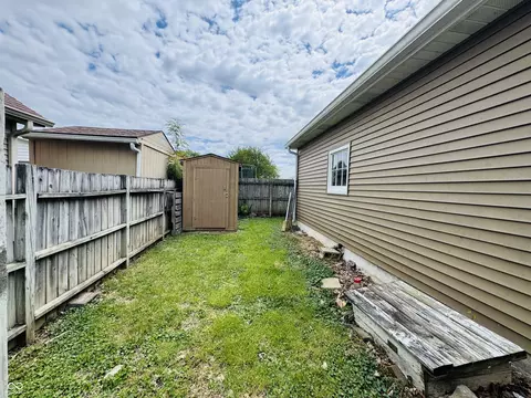 Exterior - 2722 17th St, Columbus, IN 47201 photo 6 of 27