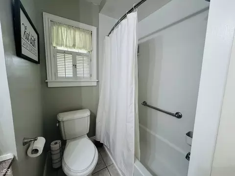 Bath - 2722 17th St, Columbus, IN 47201 photo 2 of 3