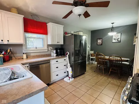 Kitchen - 2722 17th St, Columbus, IN 47201 photo 2 of 6