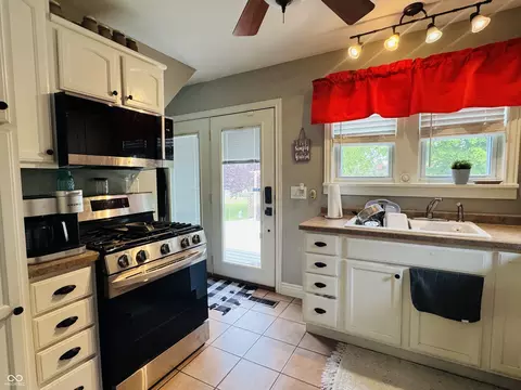 Kitchen - 2722 17th St, Columbus, IN 47201 photo 3 of 6
