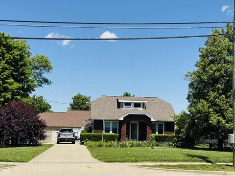 Exterior - 2722 17th St, Columbus, IN 47201 photo 5 of 27