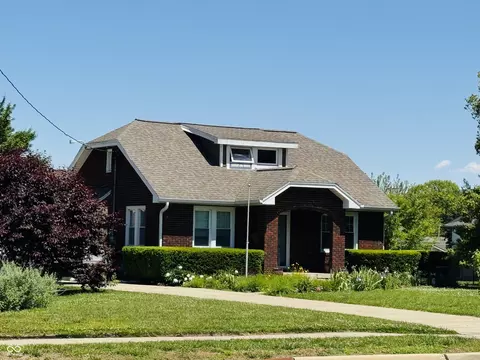 2722 17th St, Columbus, IN 47201