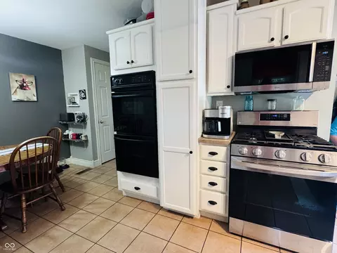 Kitchen - 2722 17th St, Columbus, IN 47201 photo 6 of 6