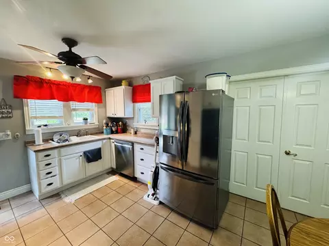Kitchen - 2722 17th St, Columbus, IN 47201 photo 5 of 6