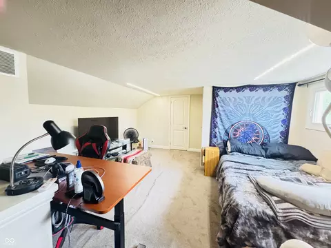 Bedroom - 2722 17th St, Columbus, IN 47201 photo 6 of 7