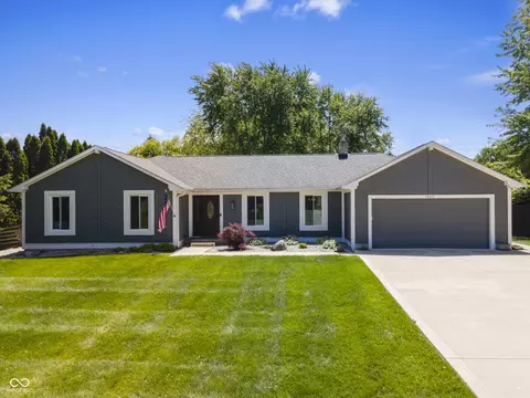 14515 Saddleback Dr, Carmel, IN 46032