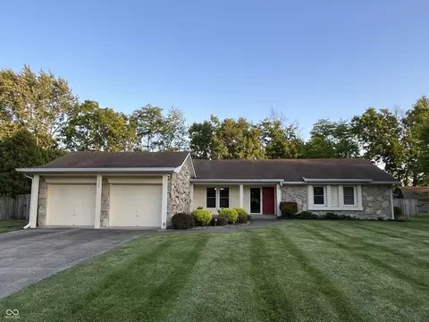 725 Green Meadow Dr, Greenwood, IN 46143