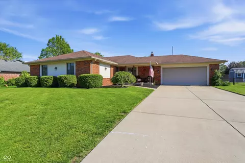 863 W Ashbourne Ln, Greenwood, IN 46142