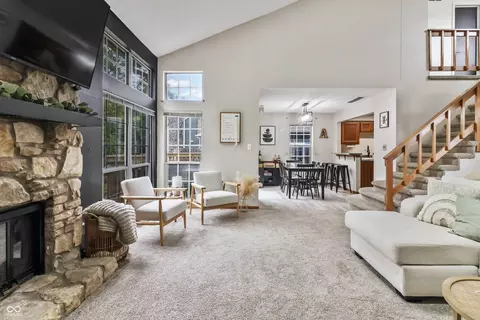 Living - 9532 Behner Ln, Indianapolis, IN 46250 photo 4 of 5