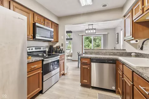Kitchen - 9532 Behner Ln, Indianapolis, IN 46250 photo 3 of 5