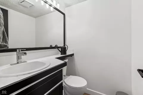 Bath - 9532 Behner Ln, Indianapolis, IN 46250 photo 1 of 3