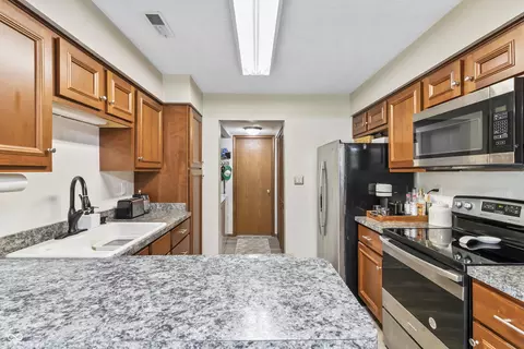 Kitchen - 9532 Behner Ln, Indianapolis, IN 46250 photo 4 of 5