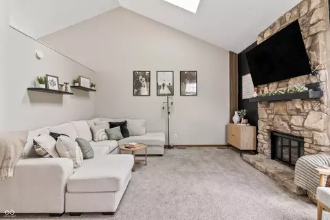 Living - 9532 Behner Ln, Indianapolis, IN 46250 photo 3 of 5