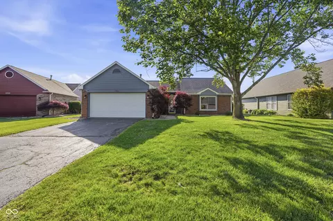 5793 Crystal Bay West Dr, Plainfield, IN 46168