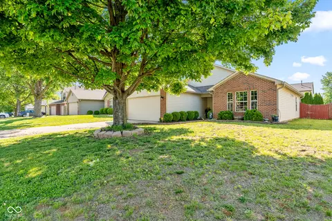 873 Queensgate Dr, Greenwood, IN 46143
