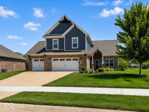 1069 Forest Glen Dr, Greenfield, IN 46140