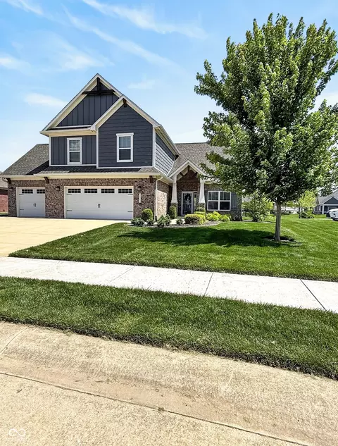 1069 Forest Glen Dr, Greenfield, IN 46140
